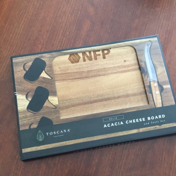 TOSCANA Cutting Board and Cheese Tools Set - Picture 15 of 16